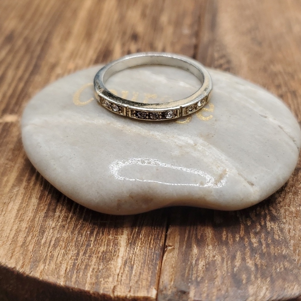 Size 8 R743 crystal bar encrusted ring